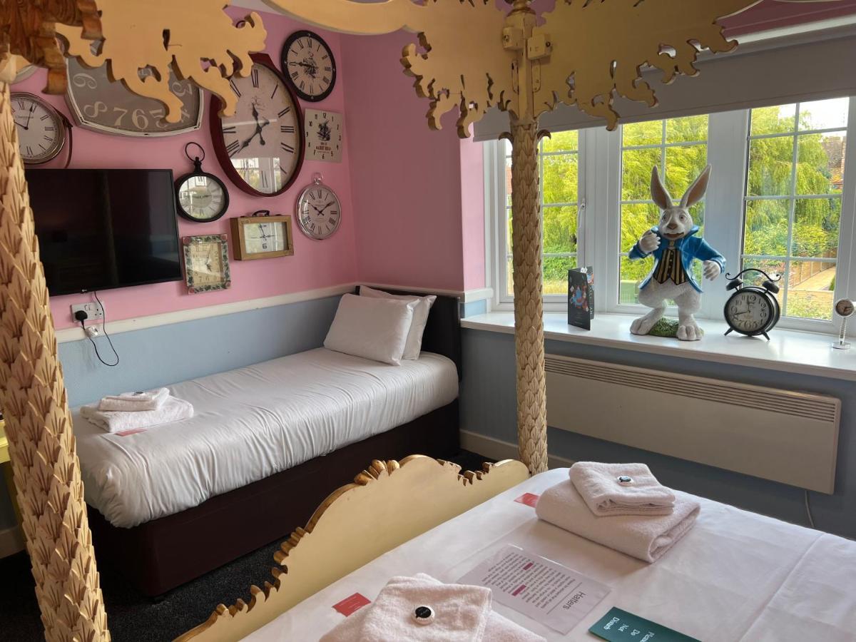 Hatters Hotel 3*