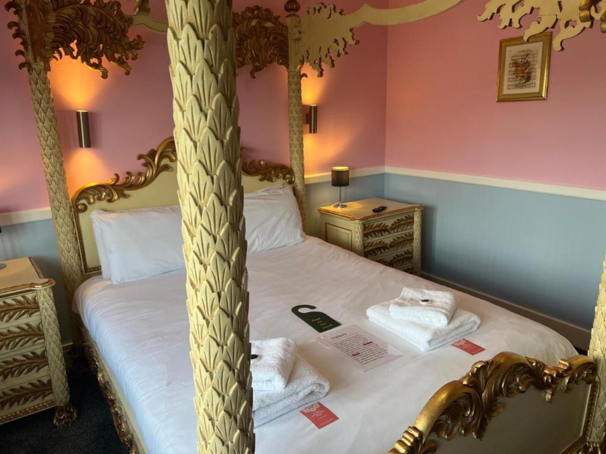 Hatters Hotel 3*