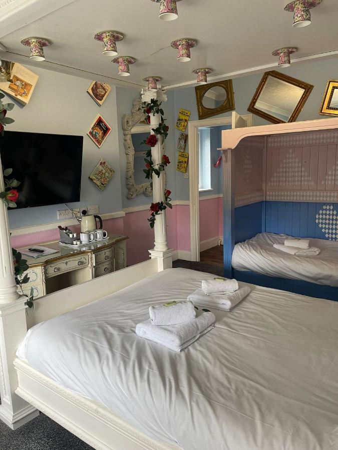 Hatters Hotel 3*