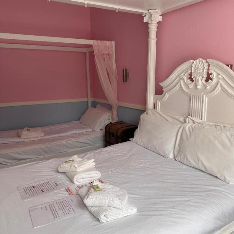 Hatters Hotel 3*